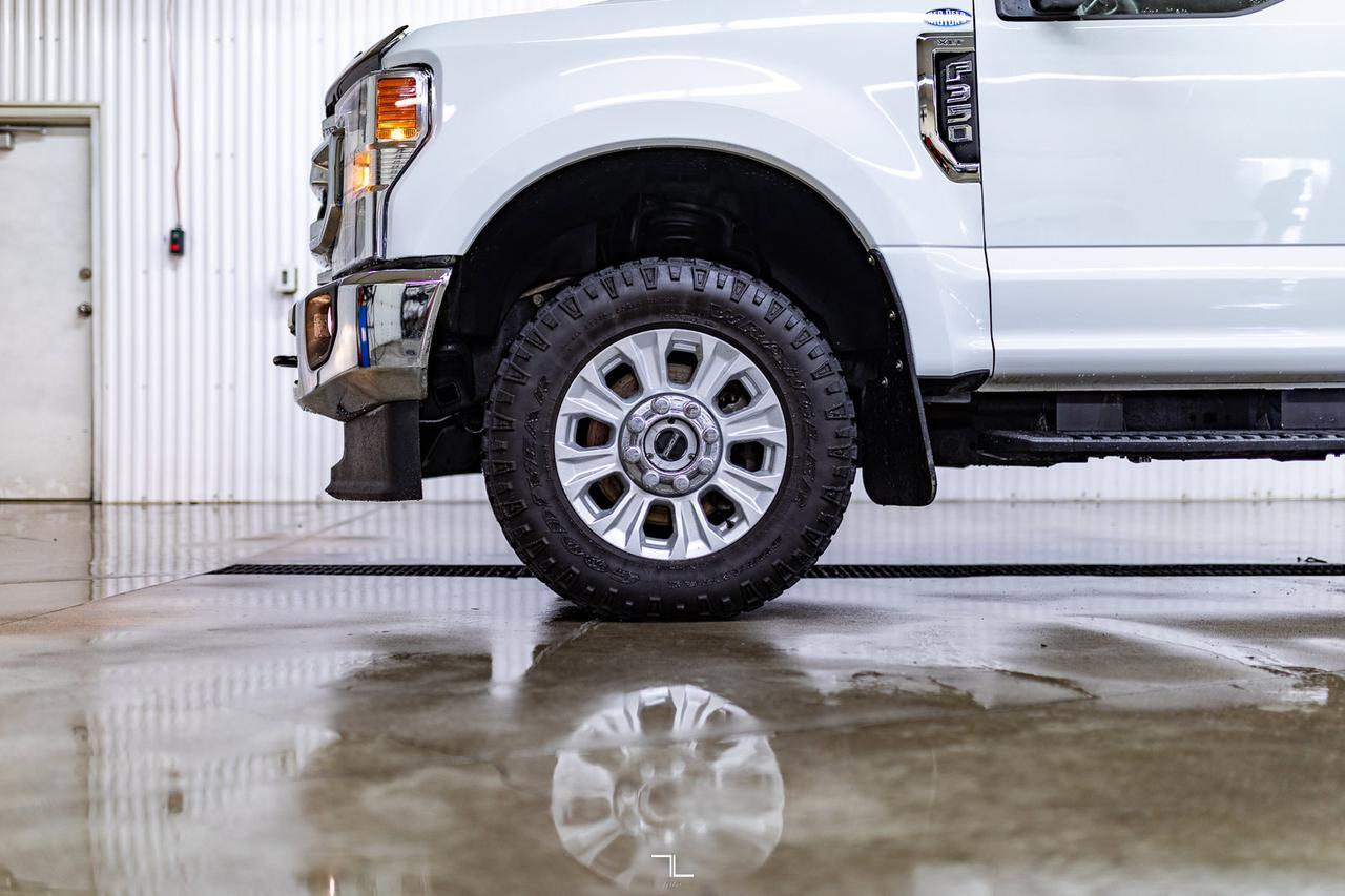 2022 Ford F-350 4x4 Crew Cab XLT Deck PSeat Red Deer AB