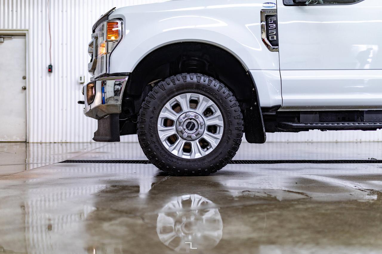 2022 Ford F-350 4x4 Crew Cab XLT Deck PSeat Red Deer AB