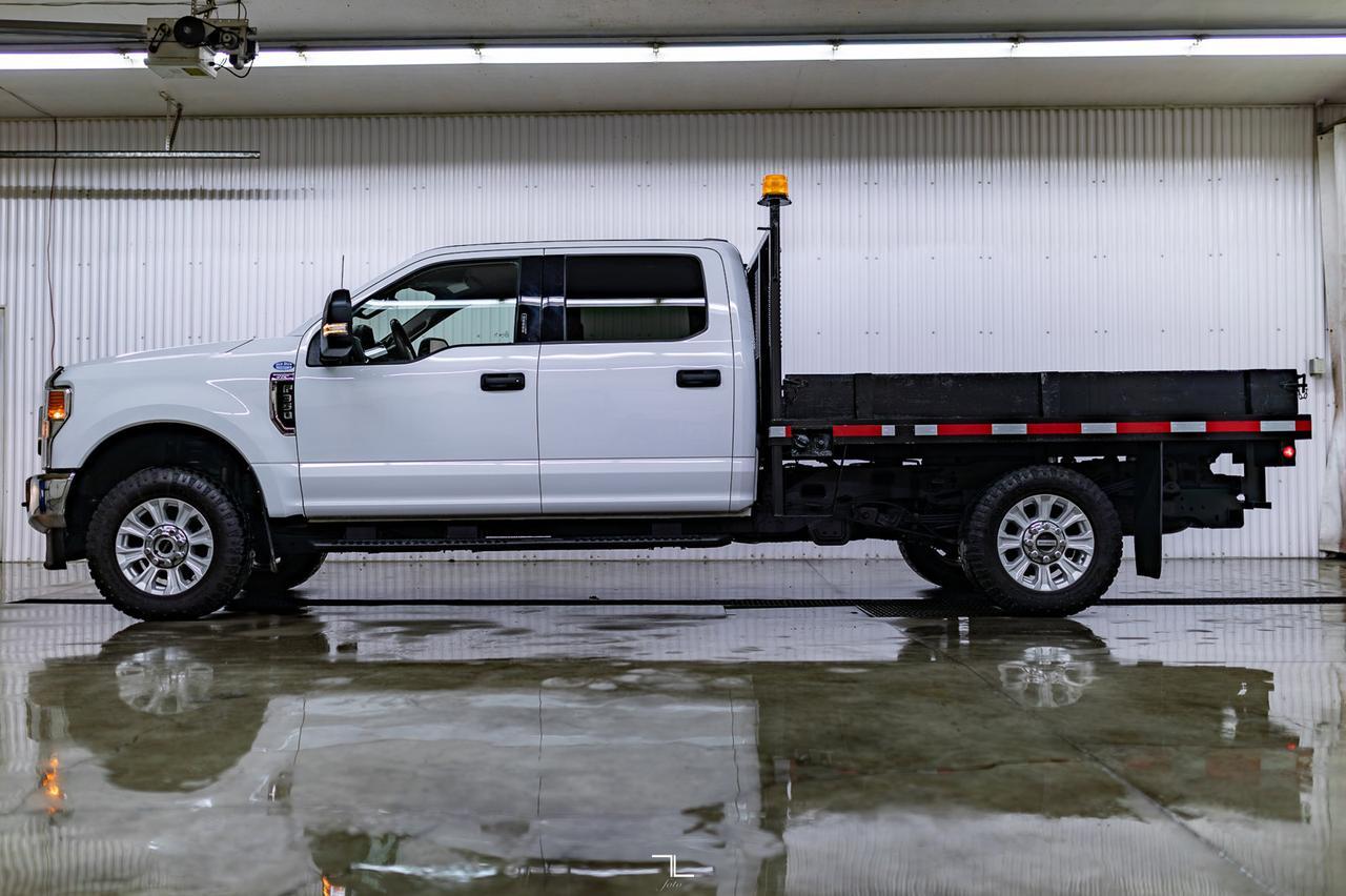 2022 Ford F-350 4x4 Crew Cab XLT Deck PSeat Red Deer AB