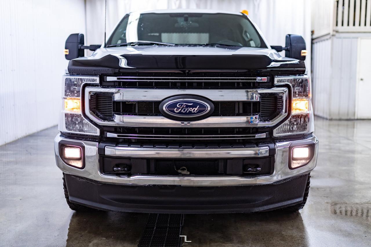 2022 Ford F-350 4x4 Crew Cab XLT Deck PSeat Red Deer AB
