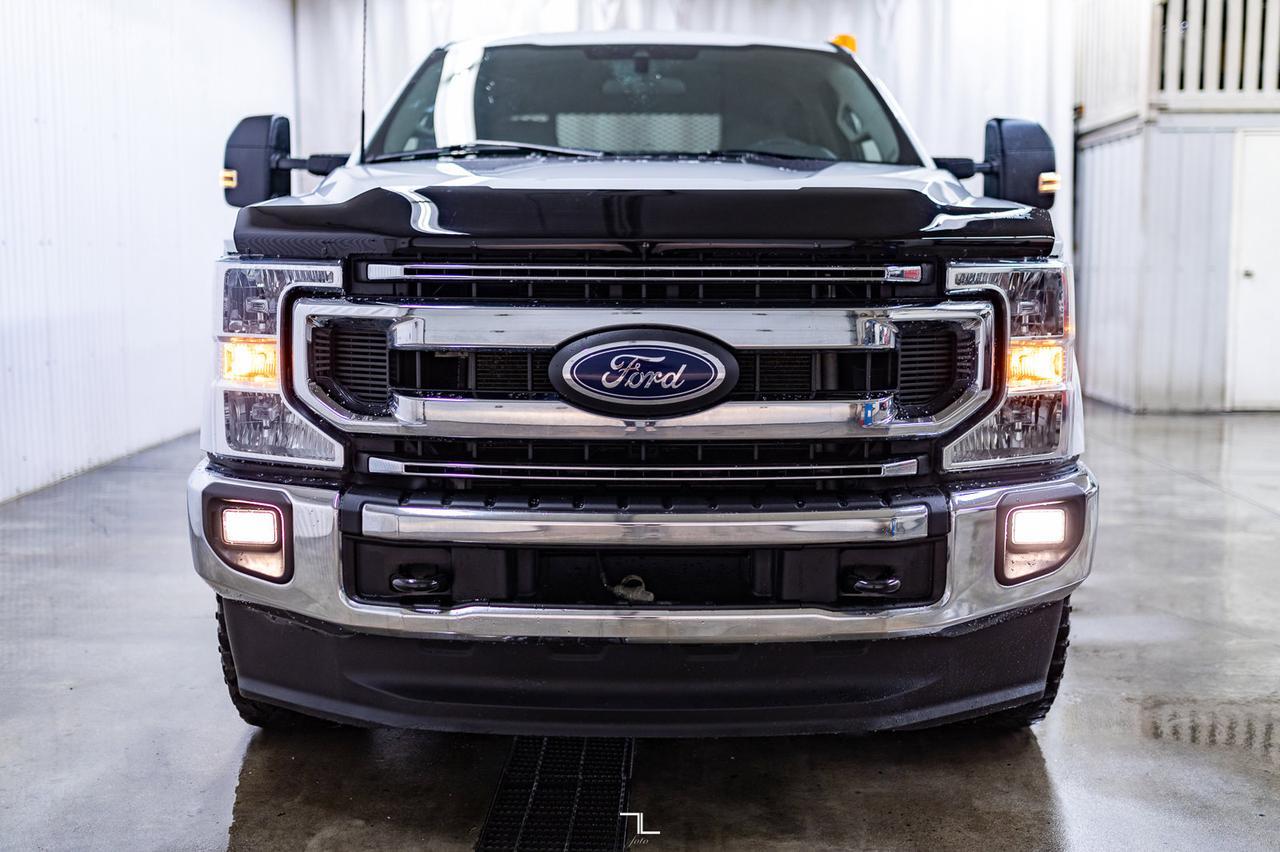 2022 Ford F-350 4x4 Crew Cab XLT Deck PSeat Red Deer AB