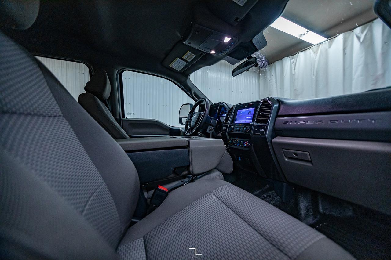 2022 Ford F-350 4x4 Crew Cab XLT Deck PSeat Red Deer AB