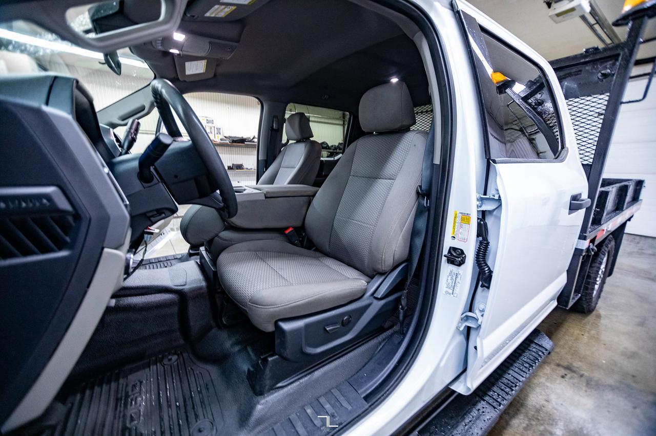 2022 Ford F-350 4x4 Crew Cab XLT Deck PSeat Red Deer AB