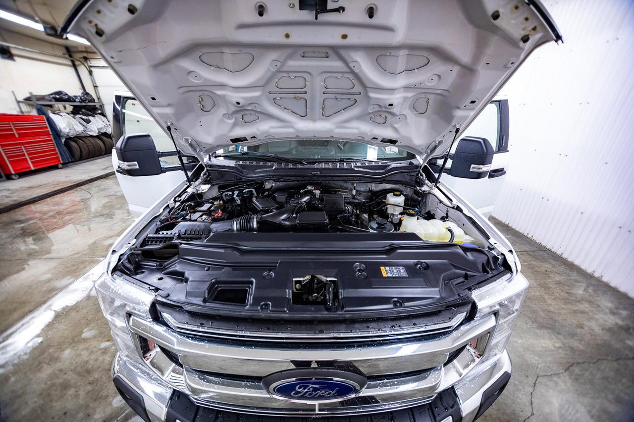 2022 Ford F-350 4x4 Crew Cab XLT Deck PSeat Red Deer AB