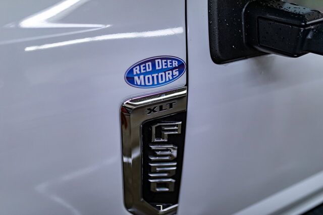 2022 Ford F-350 4x4 Crew Cab XLT Deck PSeat Red Deer AB