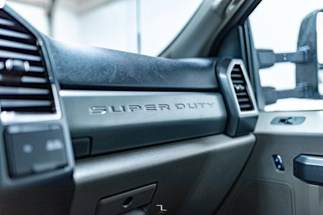 2022 Ford F-350 4x4 Crew Cab XLT Deck PSeat Red Deer AB