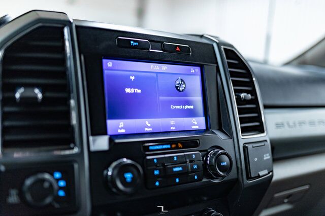 2022 Ford F-350 4x4 Crew Cab XLT Deck PSeat Red Deer AB