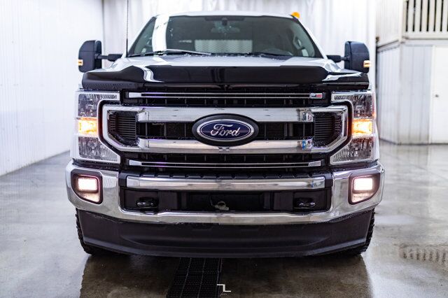 2022 Ford F-350 4x4 Crew Cab XLT Deck PSeat Red Deer AB