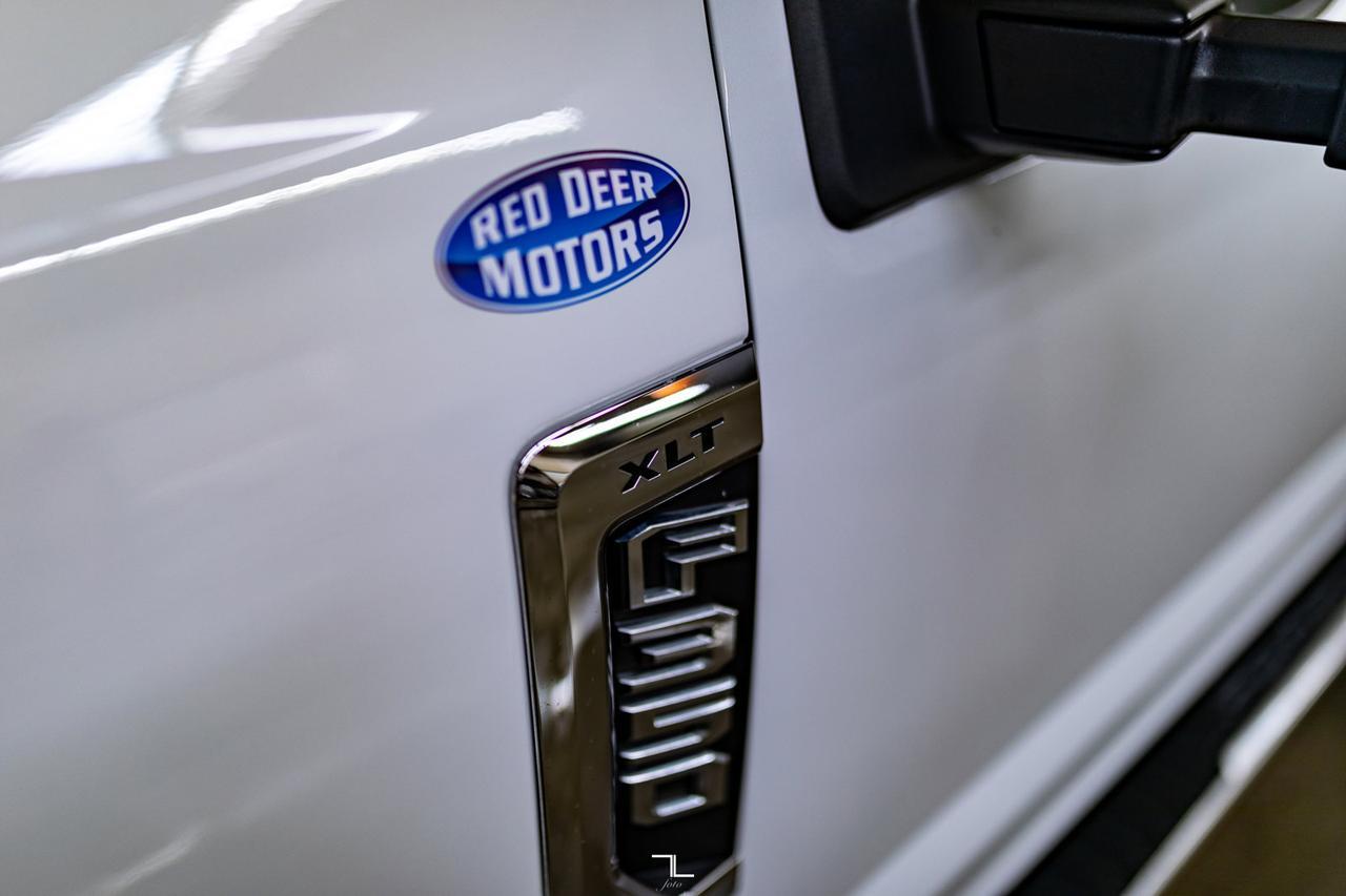 2022 Ford F-350 4x4 Crew Cab XLT Deck Red Deer AB