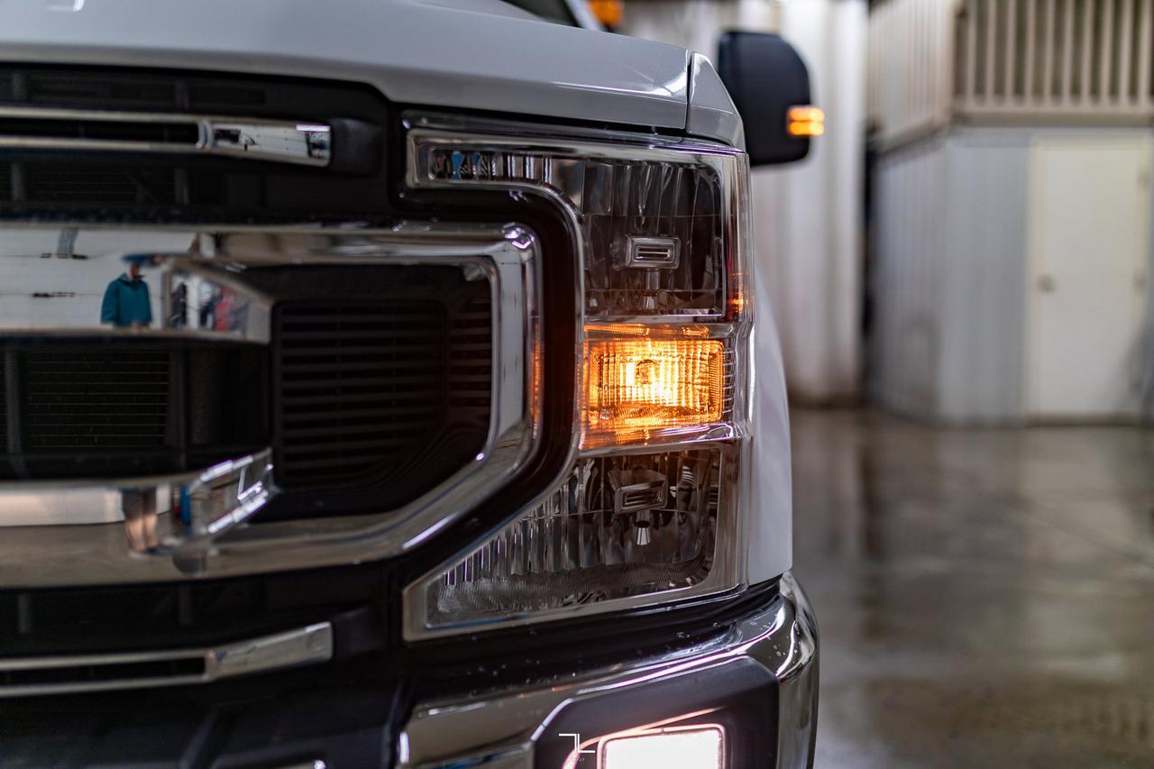 2022 Ford F-350 4x4 Crew Cab XLT Deck Red Deer AB