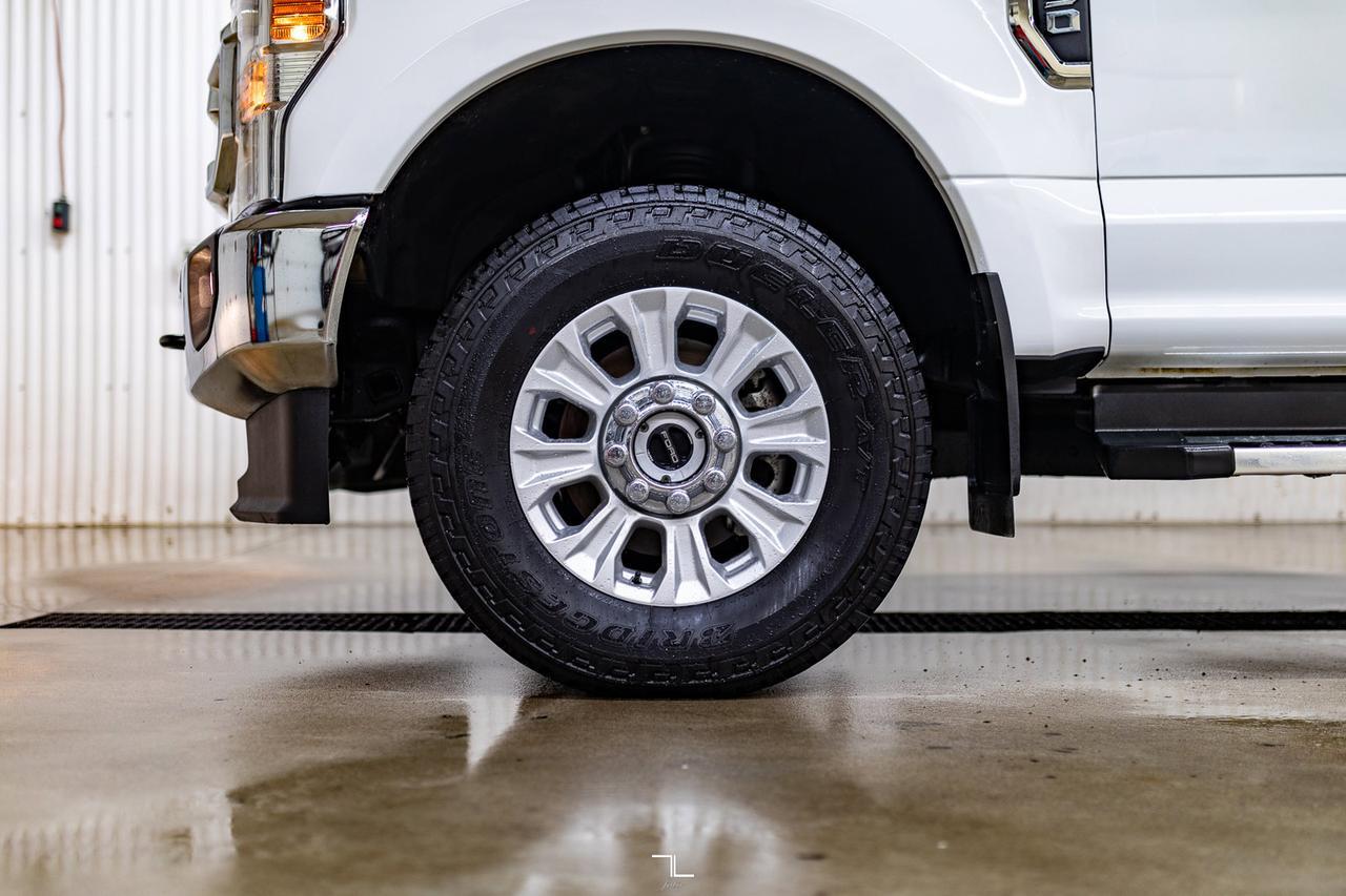 2022 Ford F-350 4x4 Crew Cab XLT Deck Red Deer AB