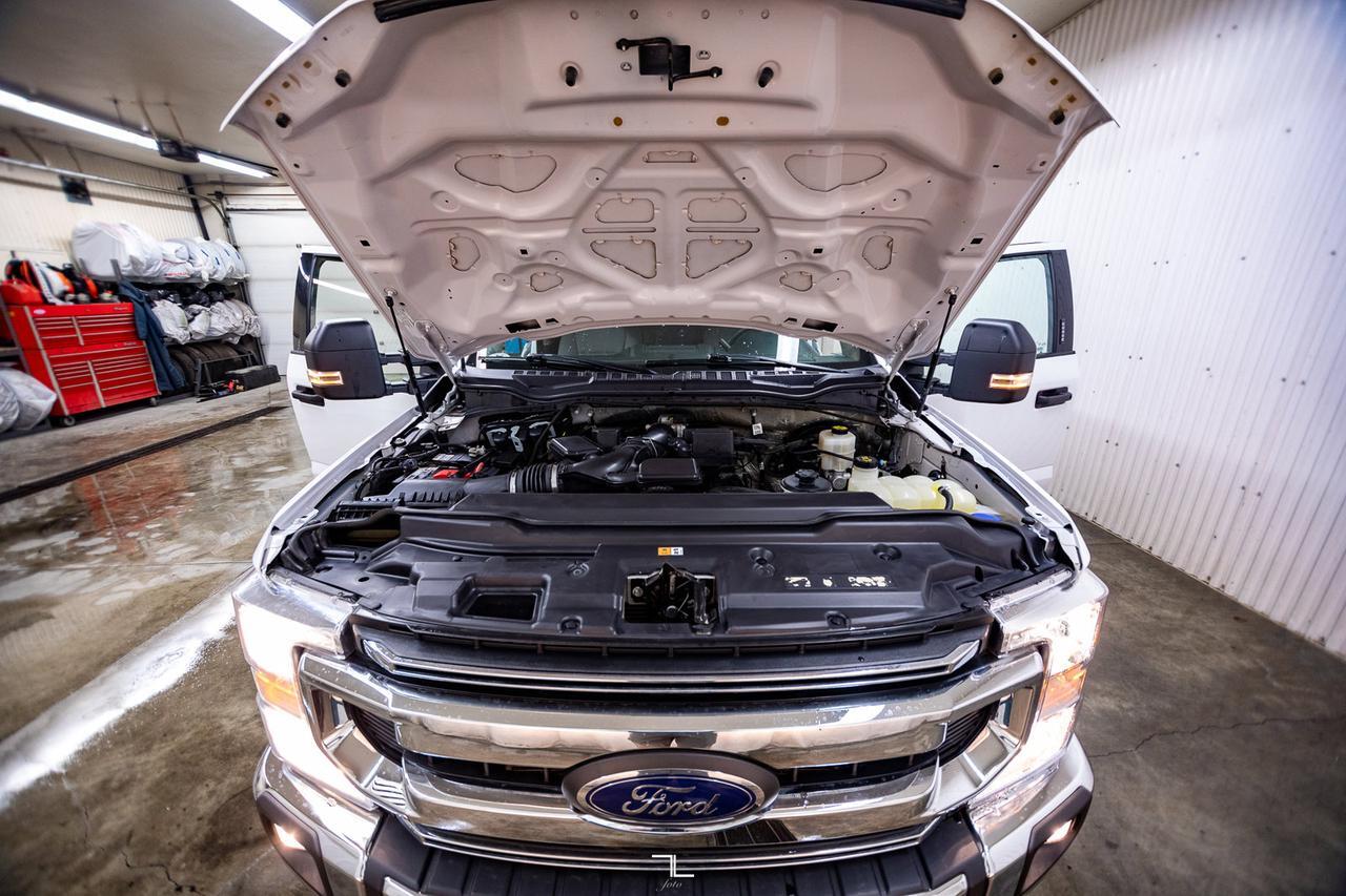 2022 Ford F-350 4x4 Crew Cab XLT Deck Red Deer AB
