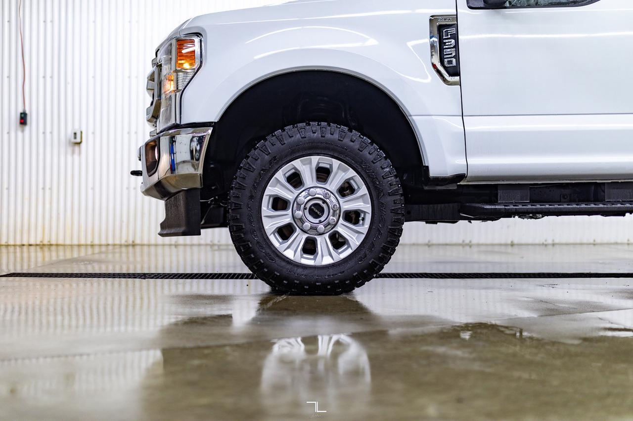 2022 Ford F-350 4x4 Crew Cab XLT FX4 BCam Red Deer AB