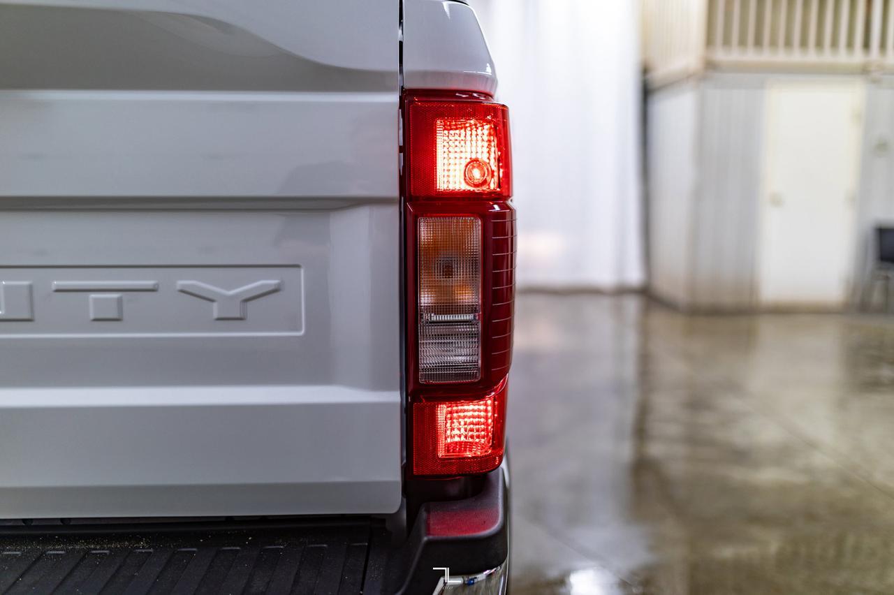 2022 Ford F-350 4x4 Crew Cab XLT FX4 Diesel BCam Red Deer AB