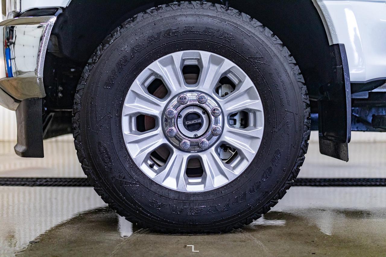 2022 Ford F-350 4x4 Crew Cab XLT FX4 Diesel BCam Red Deer AB