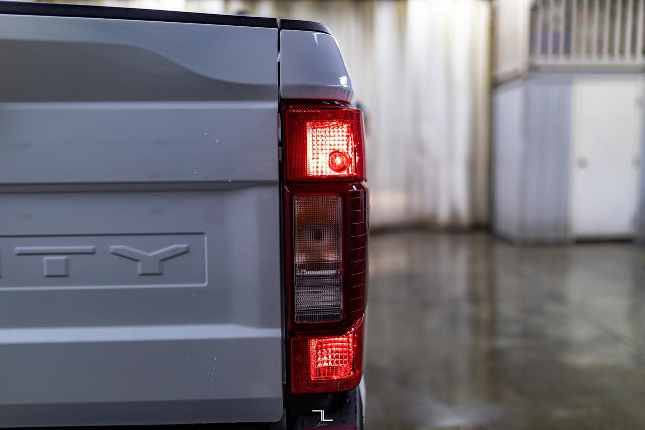 2022 Ford F-350 4x4 Crew Cab XLT FX4 Longbox BCam Red Deer AB