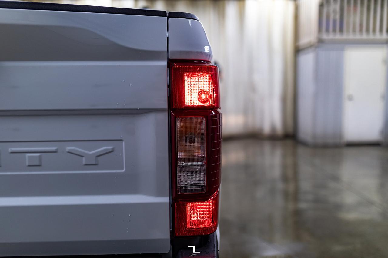 2022 Ford F-350 4x4 Crew Cab XLT FX4 Longbox BCam Red Deer AB