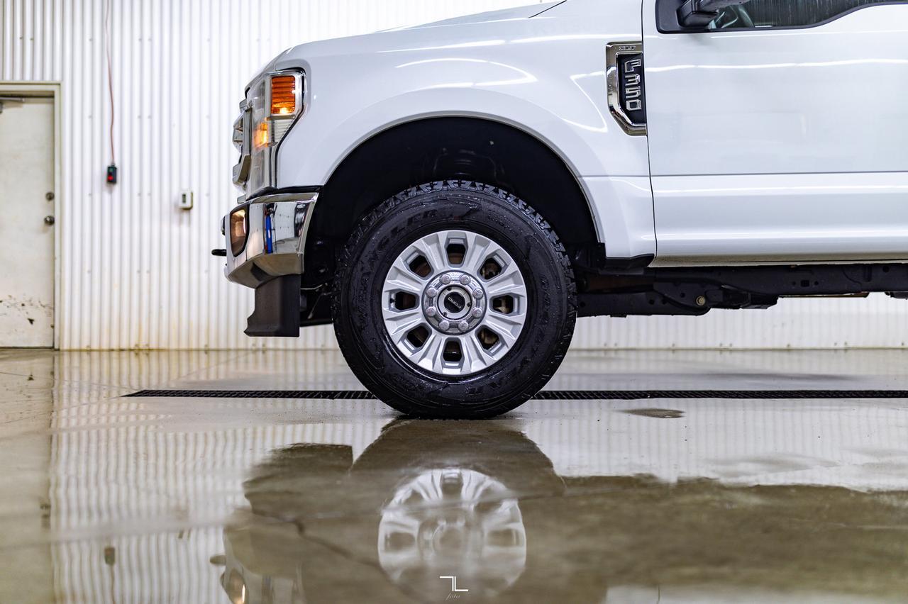 2022 Ford F-350 4x4 Crew Cab XLT FX4 Longbox BCam Red Deer AB