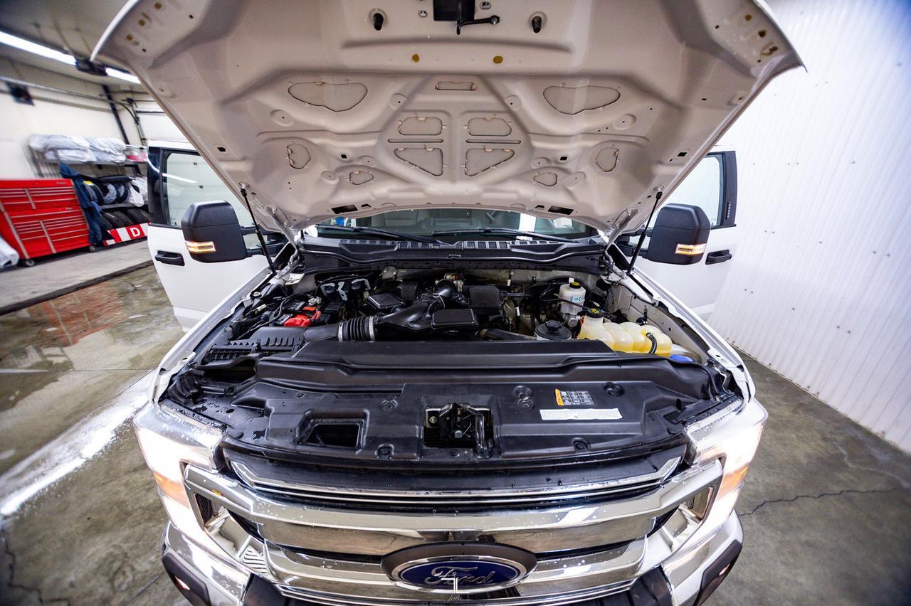 2022 Ford F-350 4x4 Crew Cab XLT FX4 Longbox BCam Red Deer AB