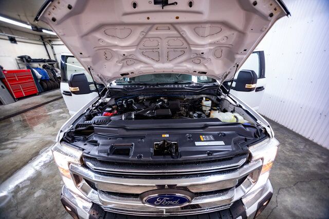 2022 Ford F-350 4x4 Crew Cab XLT FX4 Longbox BCam Red Deer AB