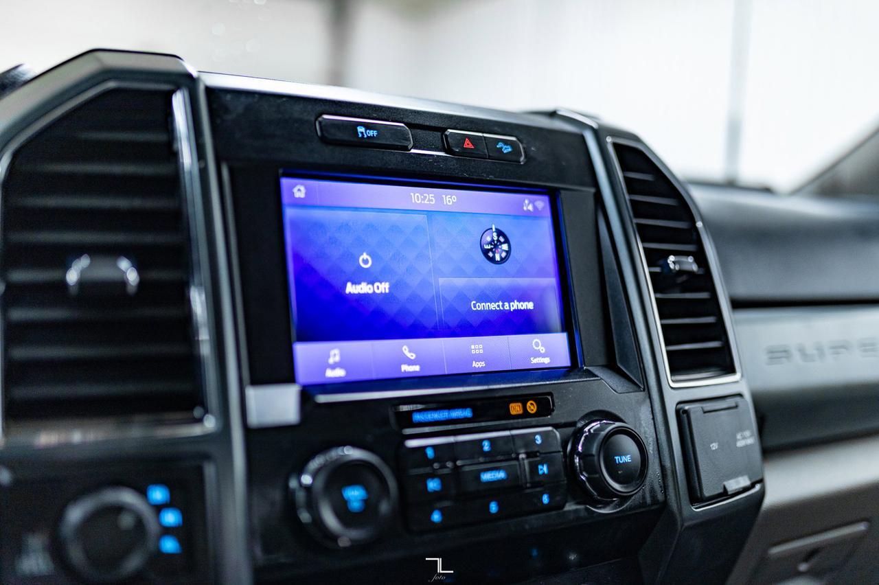 2022 Ford F-350 4x4 Crew Cab XLT FX4 Longbox BCam Red Deer AB