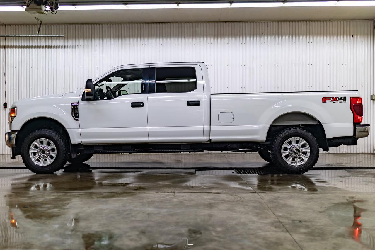 2022 Ford F-350 4x4 Crew Cab XLT FX4 Longbox PSeat BCam Red Deer AB