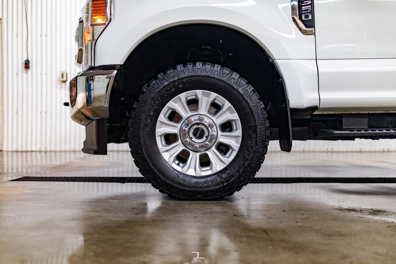 2022 Ford F-350 4x4 Crew Cab XLT FX4 Longbox PSeat BCam Red Deer AB