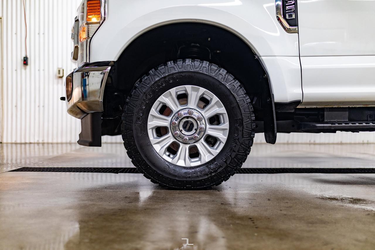 2022 Ford F-350 4x4 Crew Cab XLT FX4 Longbox PSeat BCam Red Deer AB