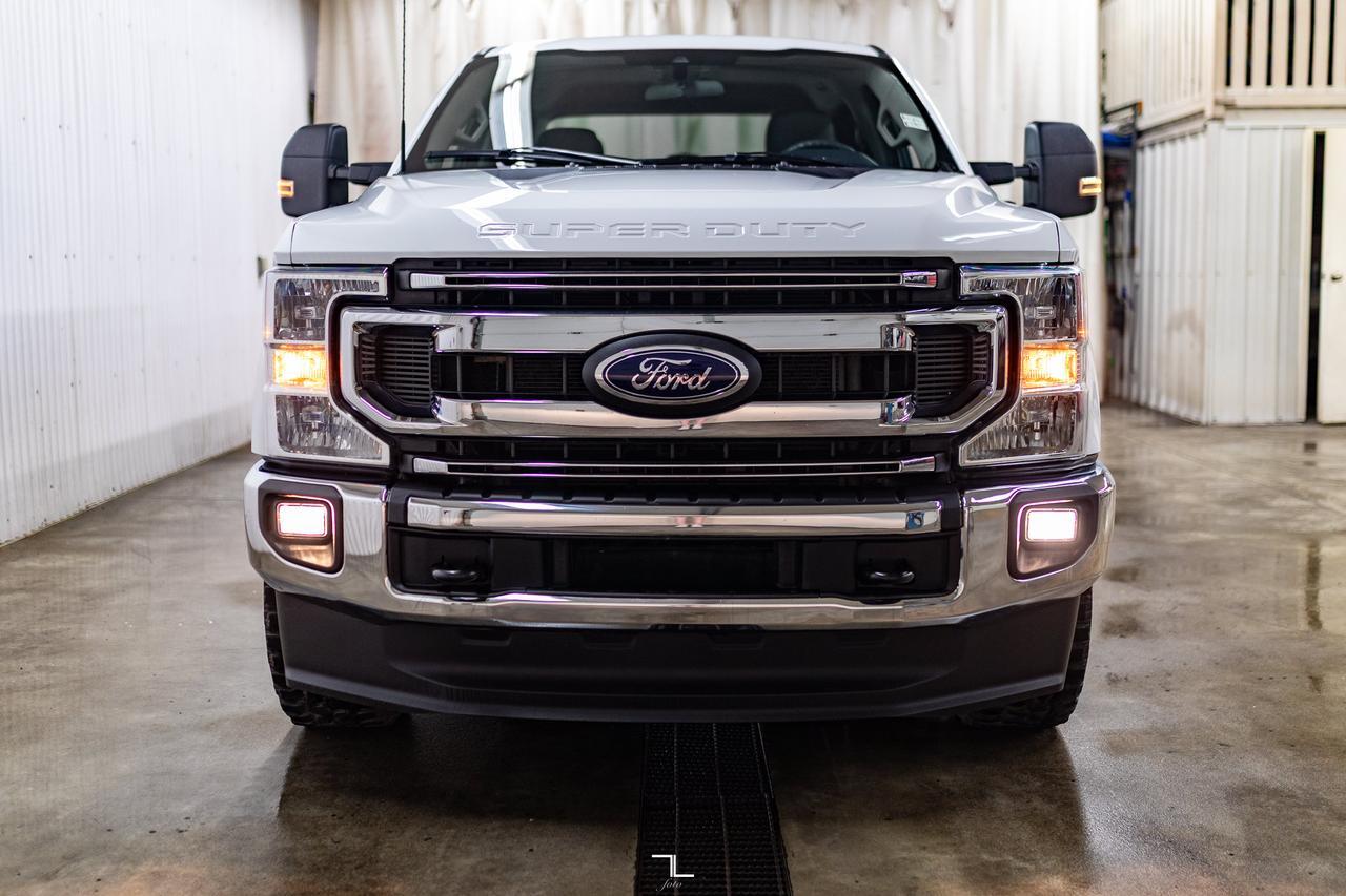 2022 Ford F-350 4x4 Crew Cab XLT FX4 Longbox PSeat BCam Red Deer AB