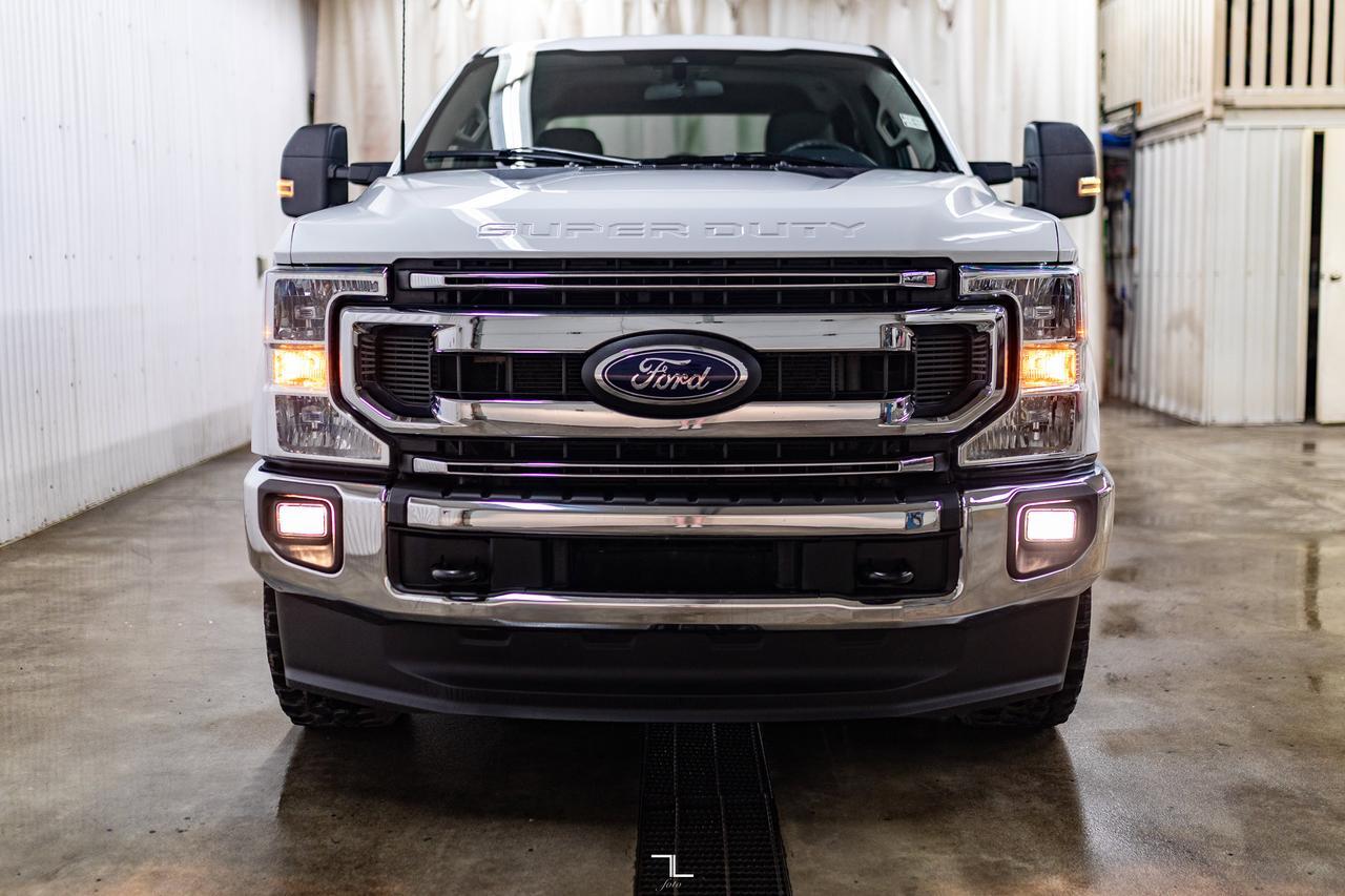 2022 Ford F-350 4x4 Crew Cab XLT FX4 Longbox PSeat BCam Red Deer AB