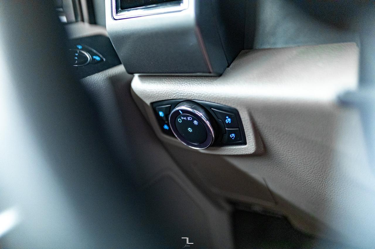 2022 Ford F-350 4x4 Crew Cab XLT FX4 Longbox PSeat BCam Red Deer AB