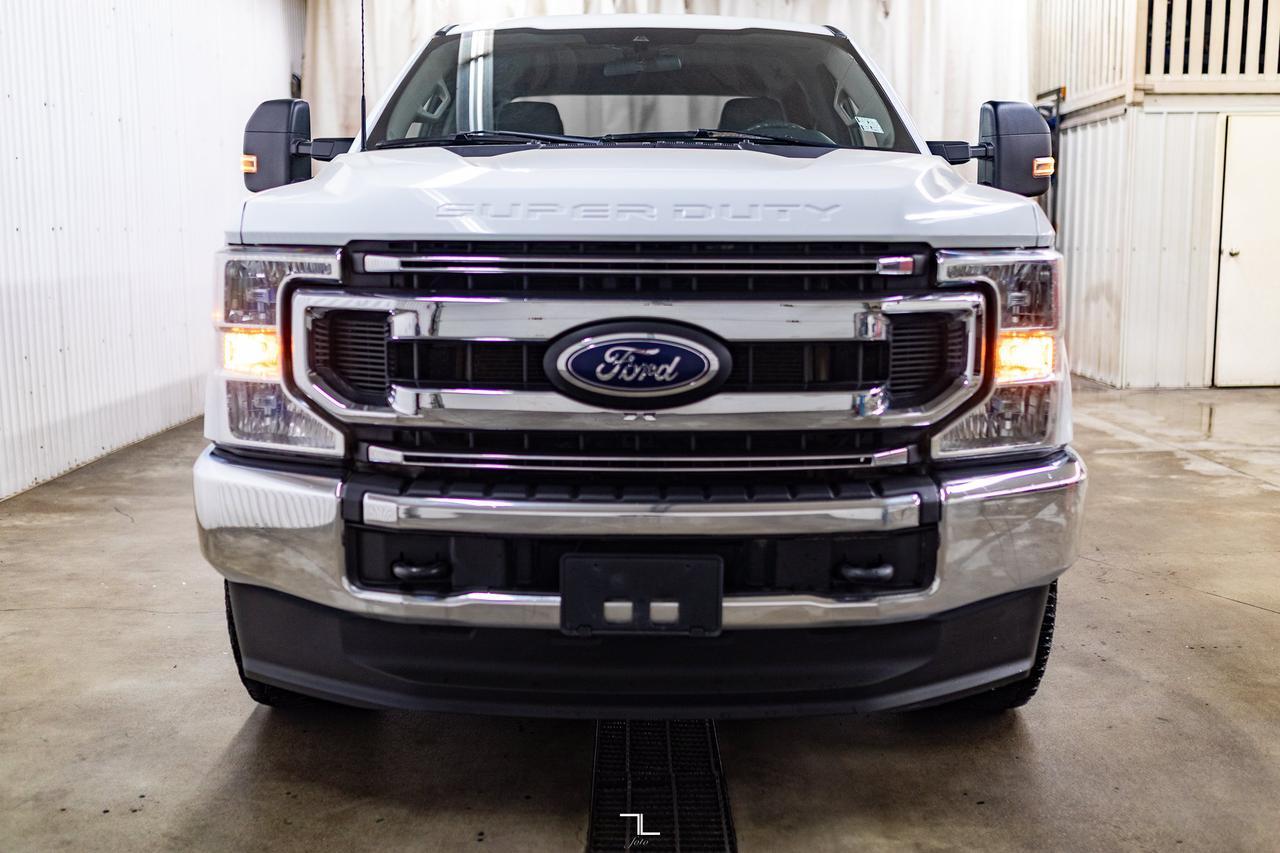 2022 Ford F-350 4x4 Crew Cab XLT FX4 Longbox PSeat BCam Red Deer AB