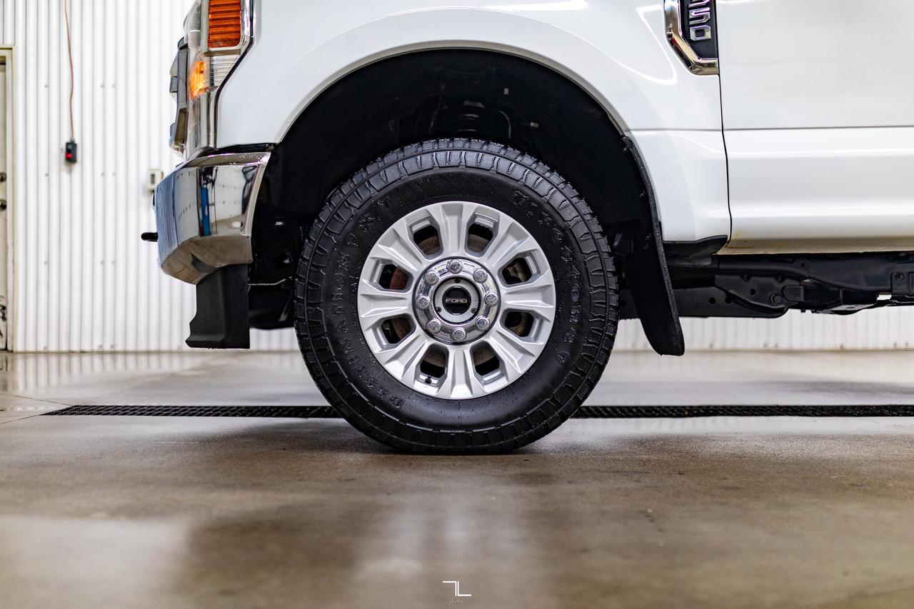 2022 Ford F-350 4x4 Crew Cab XLT FX4 Longbox PSeat BCam Red Deer AB