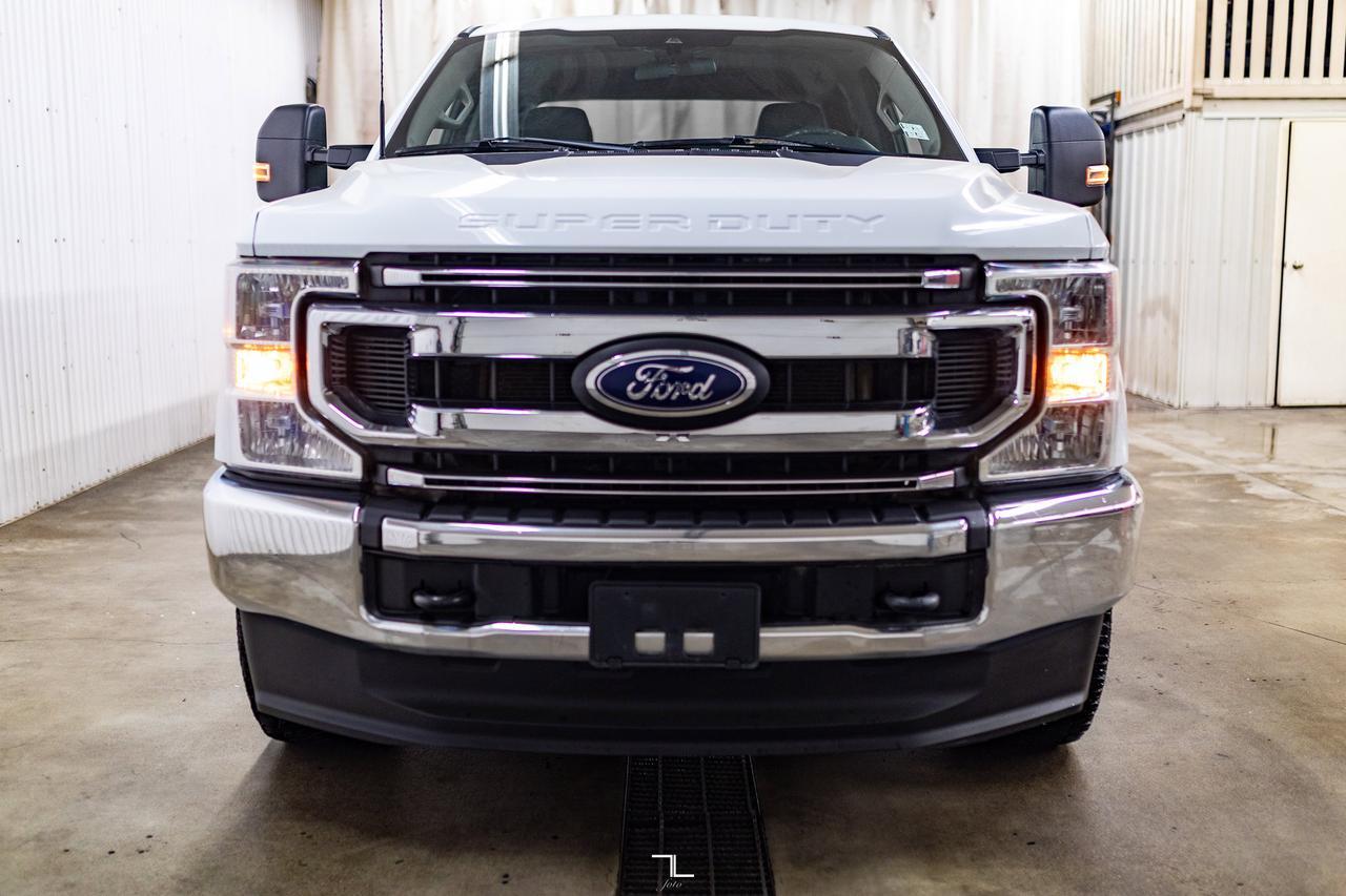 2022 Ford F-350 4x4 Crew Cab XLT FX4 Longbox PSeat BCam Red Deer AB