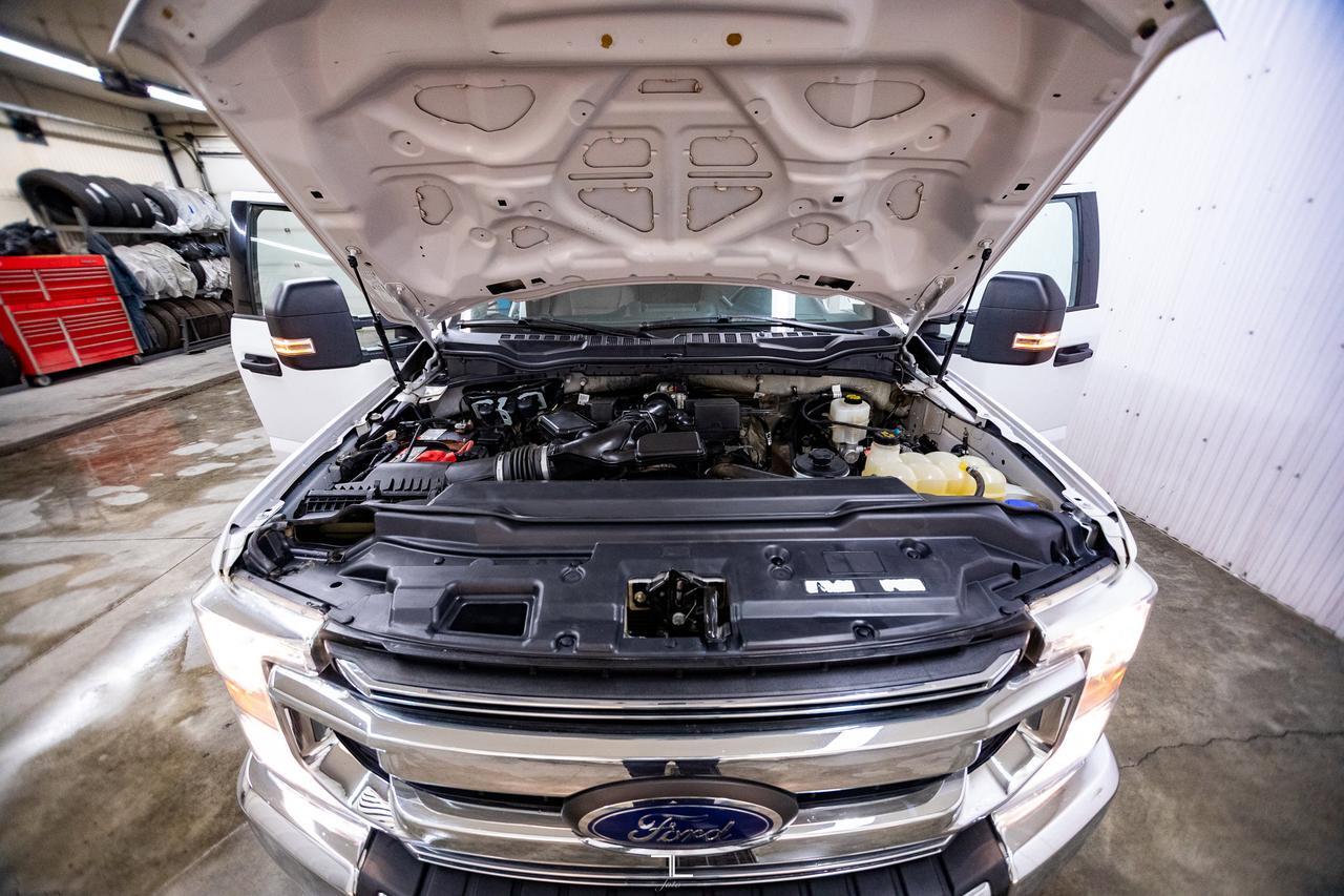 2022 Ford F-350 4x4 Crew Cab XLT FX4 Longbox PSeat BCam Red Deer AB