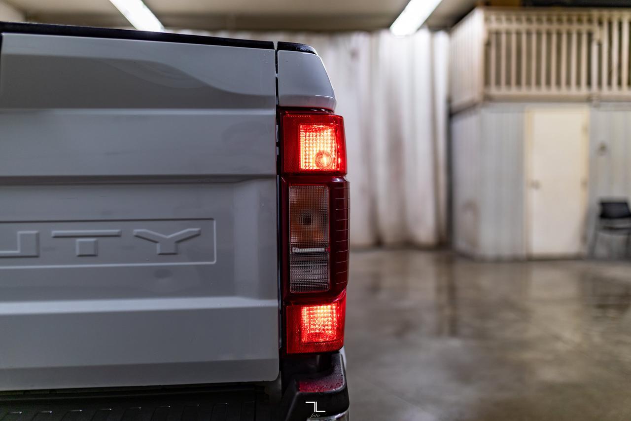 2022 Ford F-350 4x4 Crew Cab XLT FX4 Longbox PSeat BCam Red Deer AB