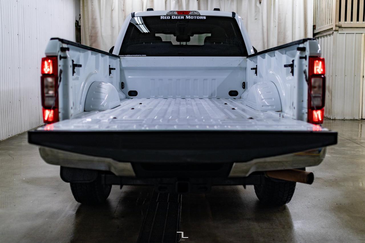 2022 Ford F-350 4x4 Crew Cab XLT FX4 Longbox PSeat BCam Red Deer AB