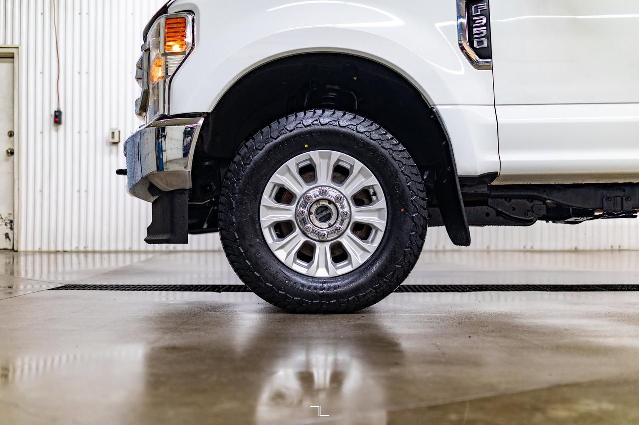 2022 Ford F-350 4x4 Crew Cab XLT FX4 Longbox PSeat BCam Red Deer AB