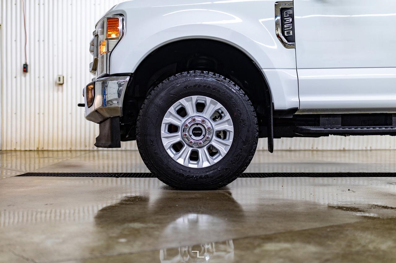 2022 Ford F-350 4x4 Crew Cab XLT Longbox BCam Red Deer AB