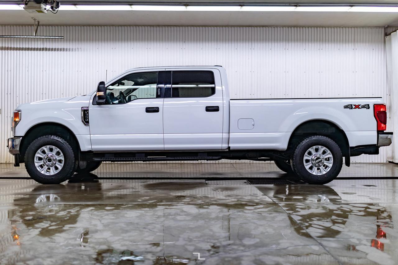 2022 Ford F-350 4x4 Crew Cab XLT Longbox BCam Red Deer AB