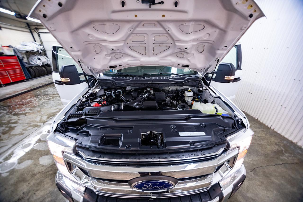 2022 Ford F-350 4x4 Crew Cab XLT Longbox BCam Red Deer AB