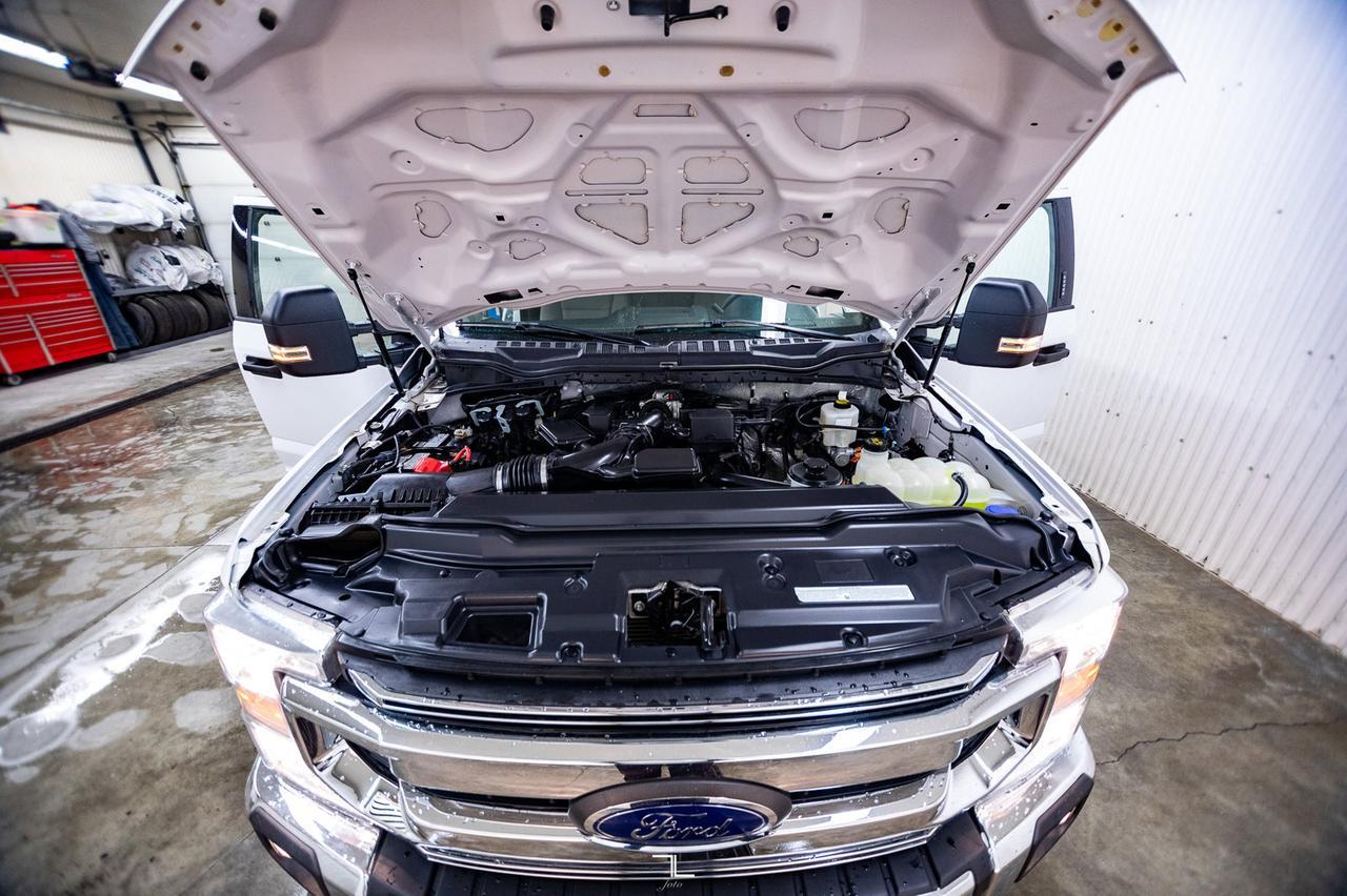 2022 Ford F-350 4x4 Crew Cab XLT Longbox BCam Red Deer AB