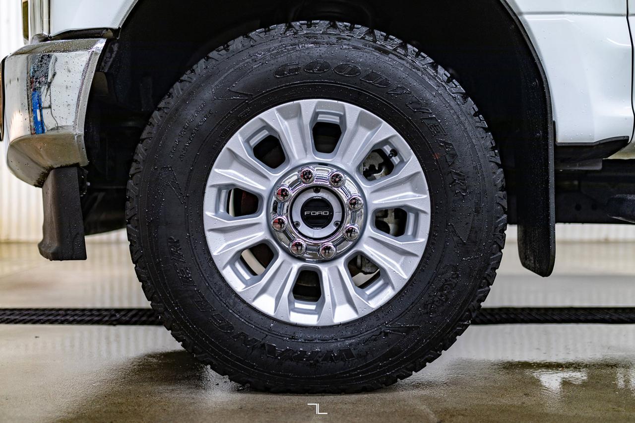 2022 Ford F-350 4x4 Crew Cab XLT Longbox BCam Red Deer AB