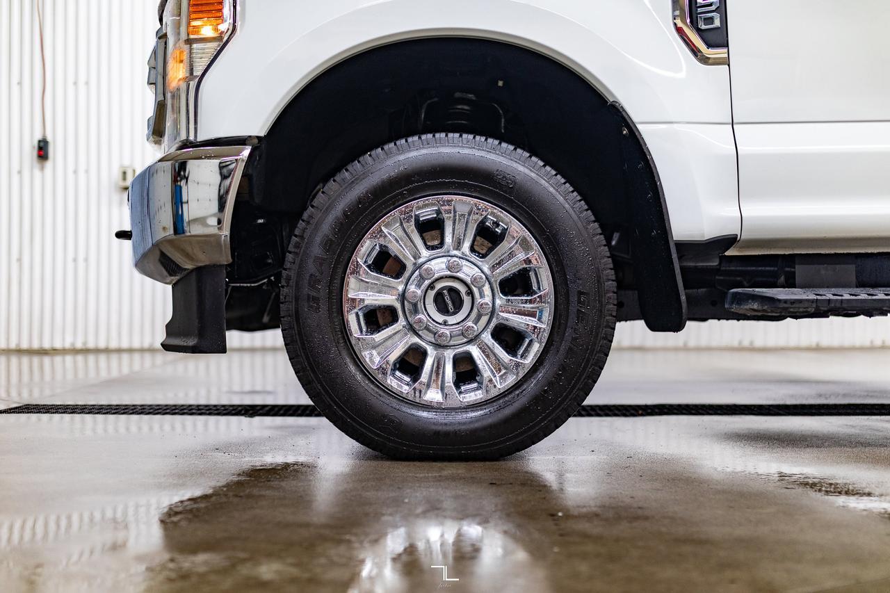 2022 Ford F-350 4x4 Crew Cab XLT Longbox PSeat BCam Red Deer AB