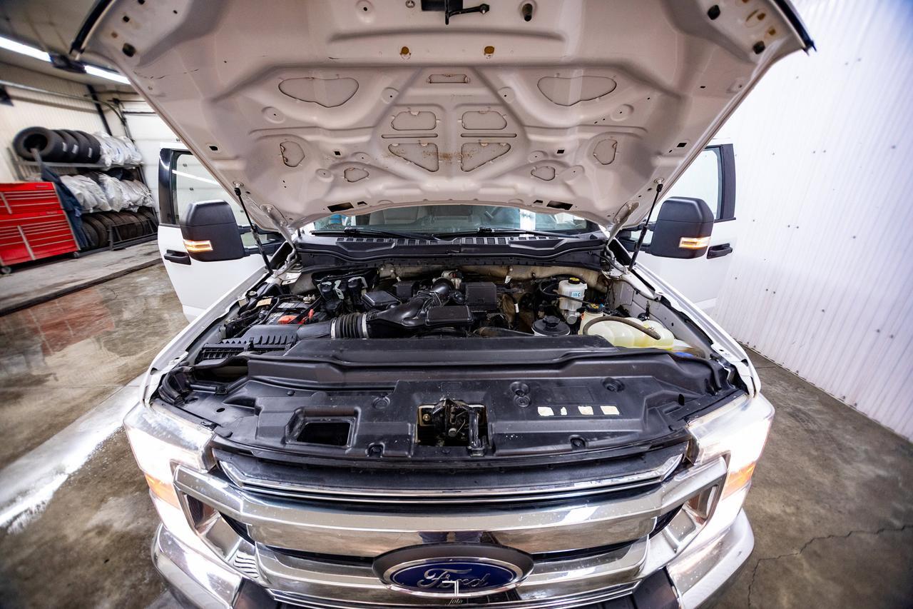 2022 Ford F-350 4x4 Crew Cab XLT Longbox PSeat BCam Red Deer AB