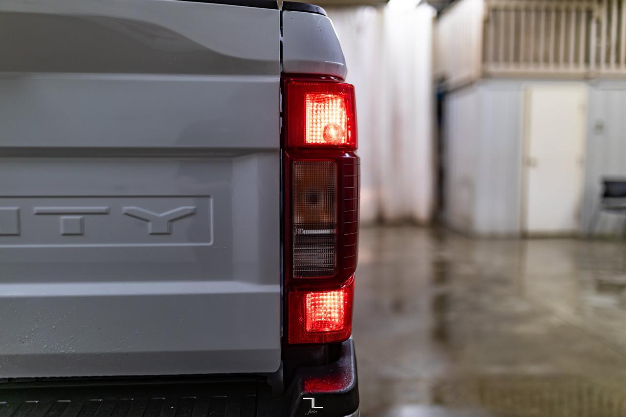 2022 Ford F-350 4x4 Crew Cab XLT Longbox PSeat BCam Red Deer AB