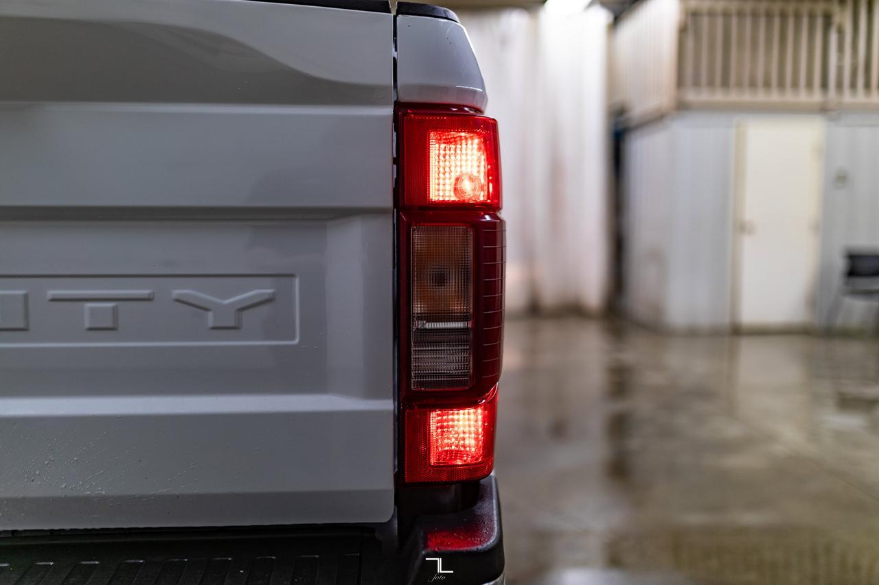 2022 Ford F-350 4x4 Crew Cab XLT Longbox PSeat BCam Red Deer AB