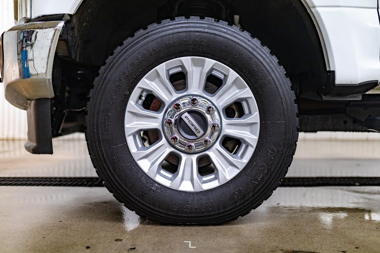 2022 Ford F-350 4x4 Crew Cab XLT Longbox PSeat BCam Red Deer AB