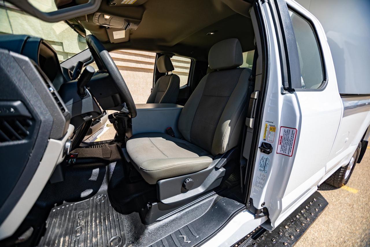 2022 Ford F-350 4x4 Super Cab XL Longbox Canopy BCam Red Deer AB