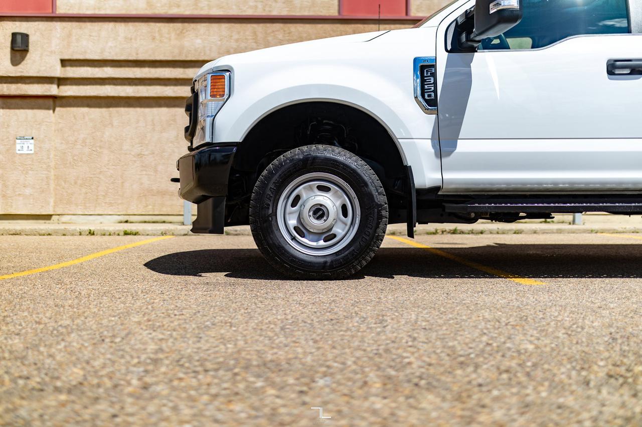 2022 Ford F-350 4x4 Super Cab XL Longbox Canopy BCam Red Deer AB